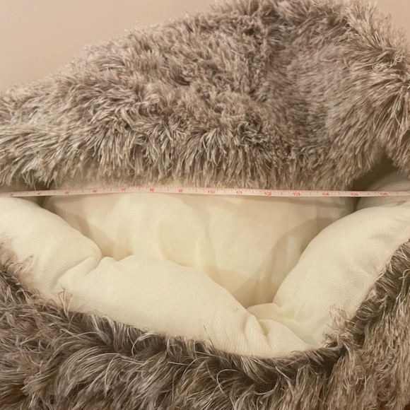 Round Small Cave Dog Bed - New in Bag - 20"x20" - Picture 7 of 10